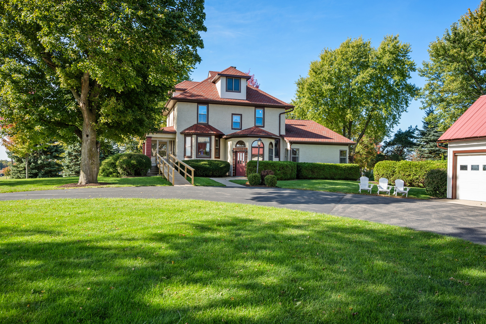 15165 Quigley Road Sycamore, IL 60178 - Photo 7 of 101 a front view of a house with a yard