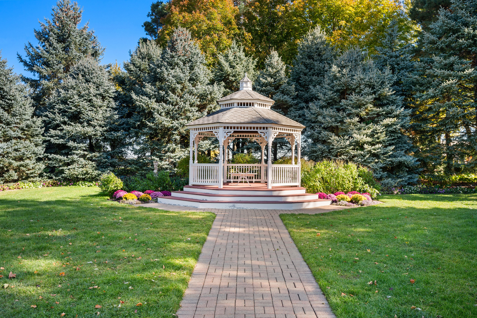 15165 Quigley Road Sycamore, IL 60178 - Photo 75 of 101 a front view of a house with a yard