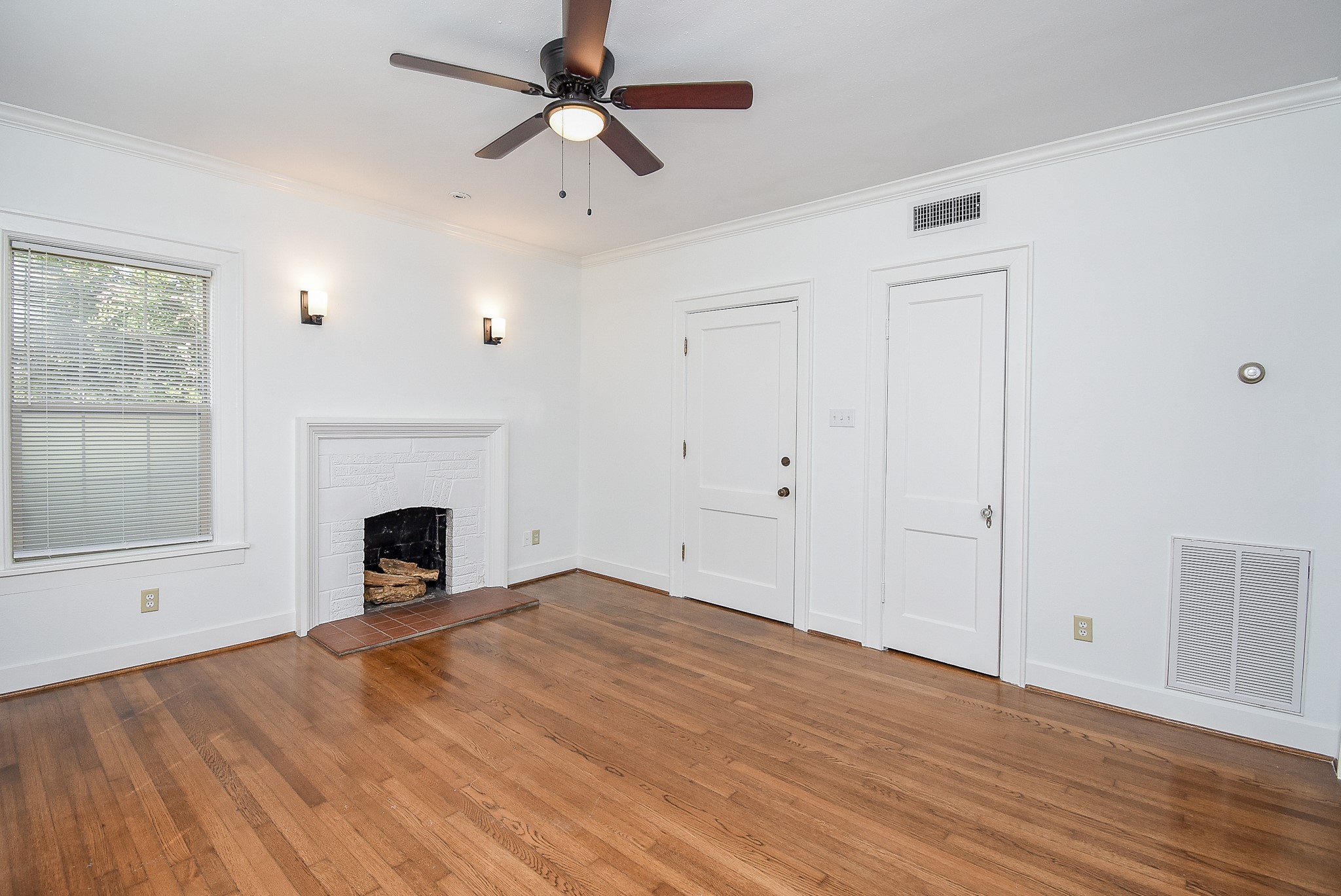 1313 Peden Street Houston, TX 77006 - Photo 19 of 33 a view of empty room with wooden floor and fan