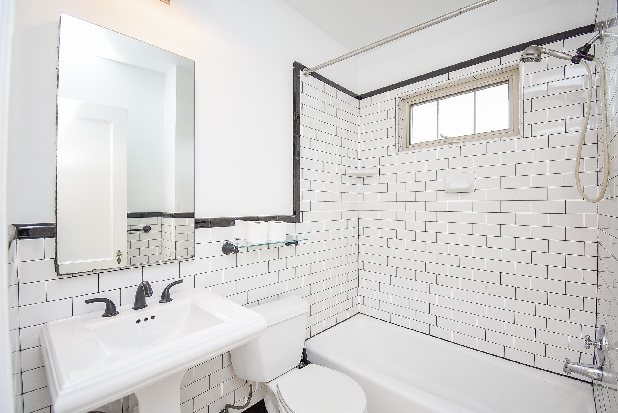 1313 Peden Street Houston, TX 77006 - Photo 21 of 33 a bathroom with a sink mirror bathtub and toilet