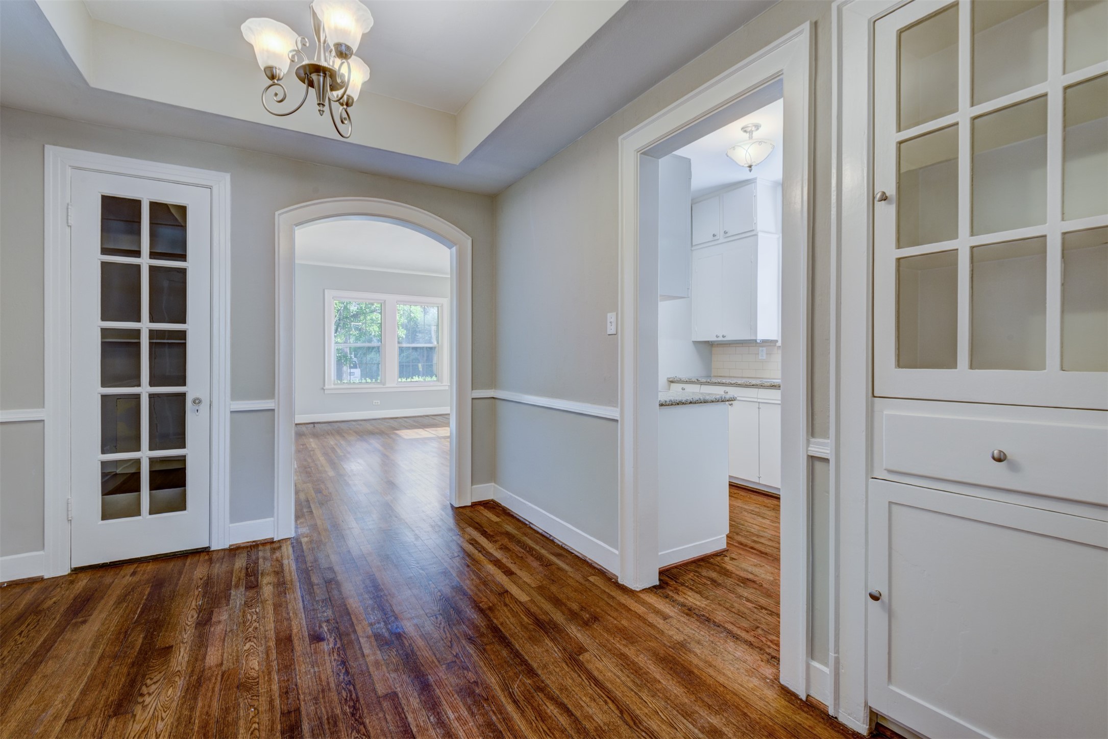 1313 Peden Street Houston, TX 77006 - Photo 26 of 33 wooden floor in an empty room with a window