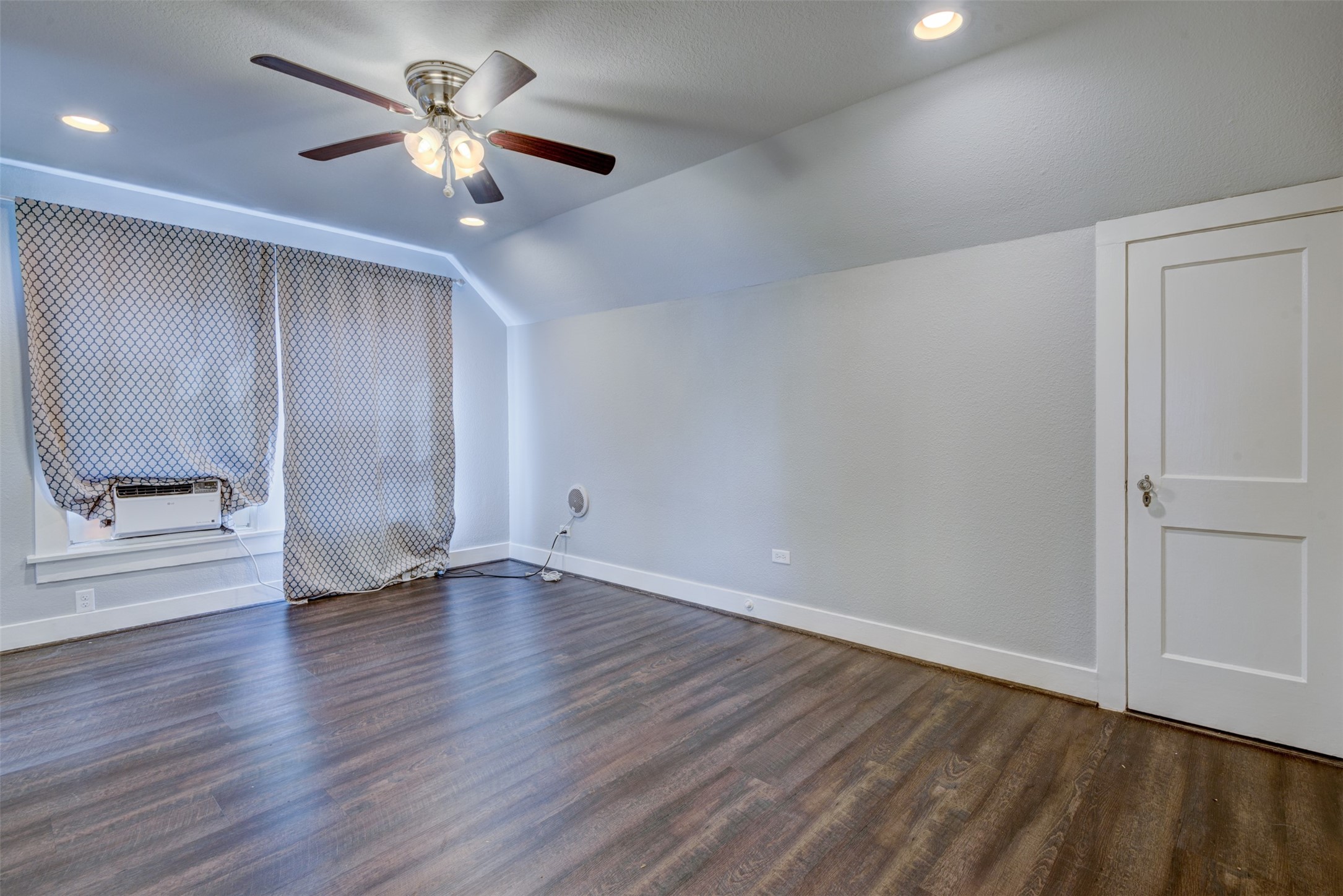 1313 Peden Street Houston, TX 77006 - Photo 6 of 33 wooden floor in an empty room with a window