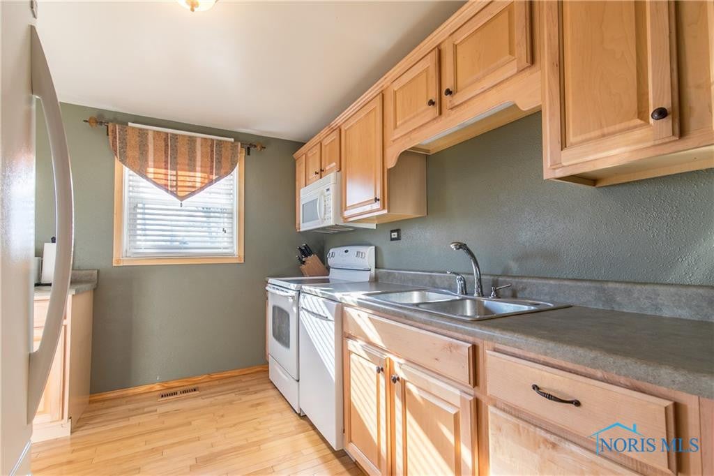 5466 Brook Point Road Toledo, OH 43611 - Photo 9 of 28 Gallery Image 9