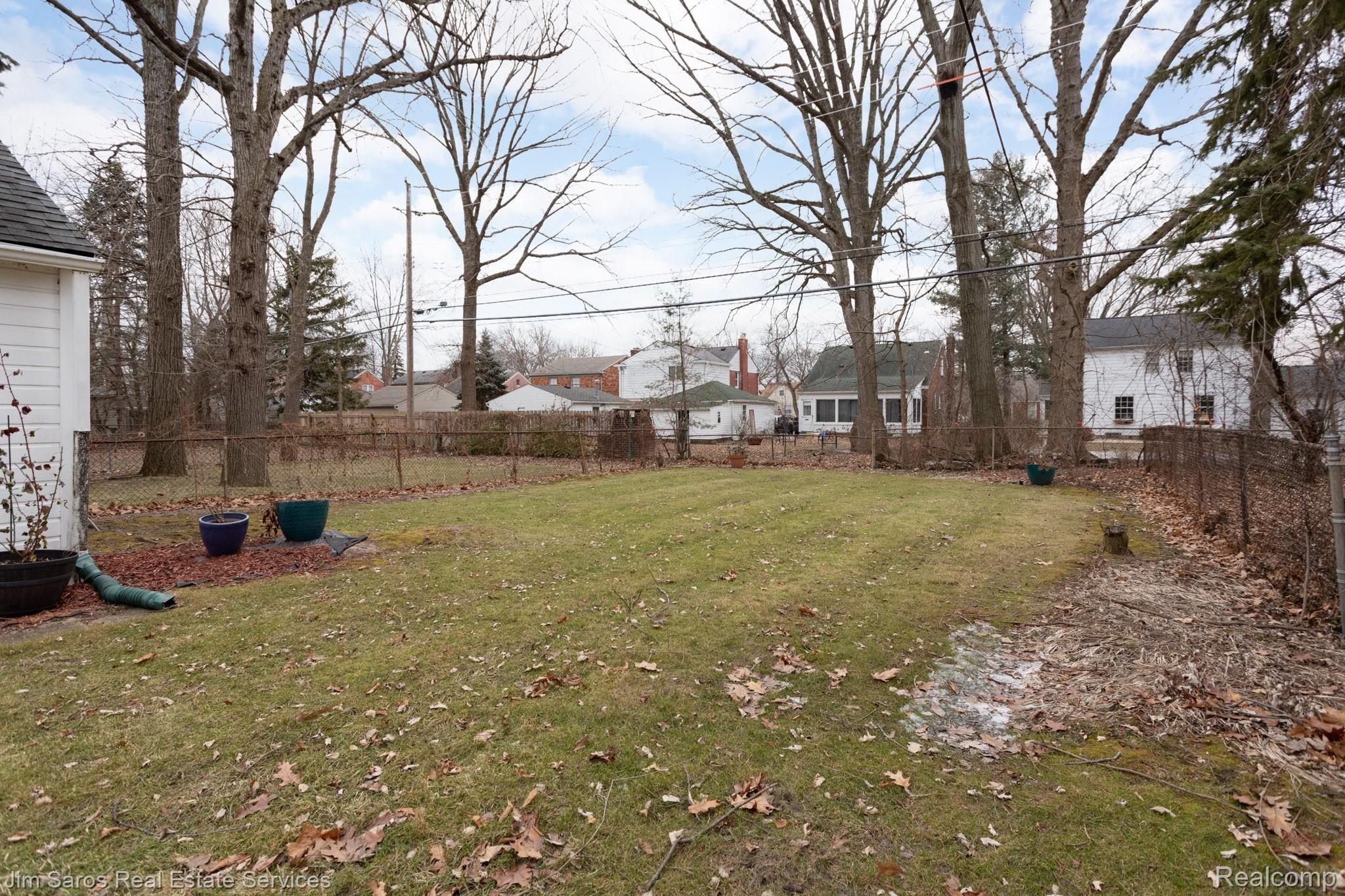 1435 Roslyn Road Grosse Pointe, MI 48236 - Photo 13 of 15 9.jpg