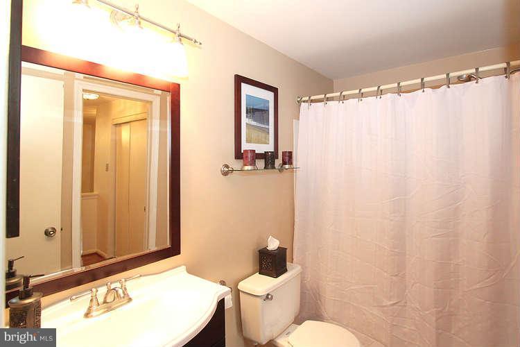 14929 Ladymeade Circle Silver Spring, MD 20906 - Photo 16 of 30 Bath (Master)