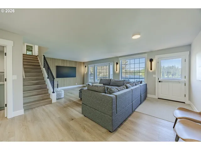 $1,750,000 | 83471 South Cove Way, Florence, OR 97439