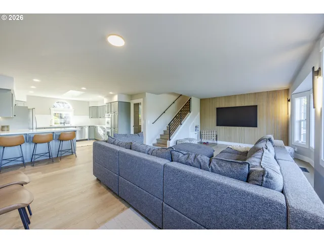 $1,750,000 | 83471 South Cove Way, Florence, OR 97439