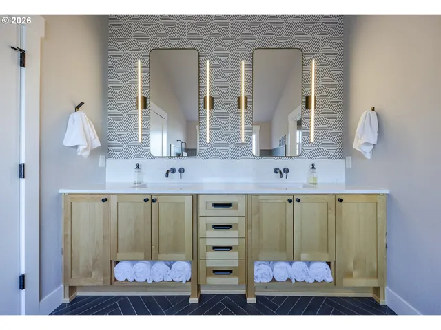 $1,750,000 | 83471 South Cove Way, Florence, OR 97439