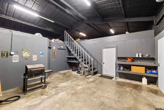 a view of a livingroom with furniture