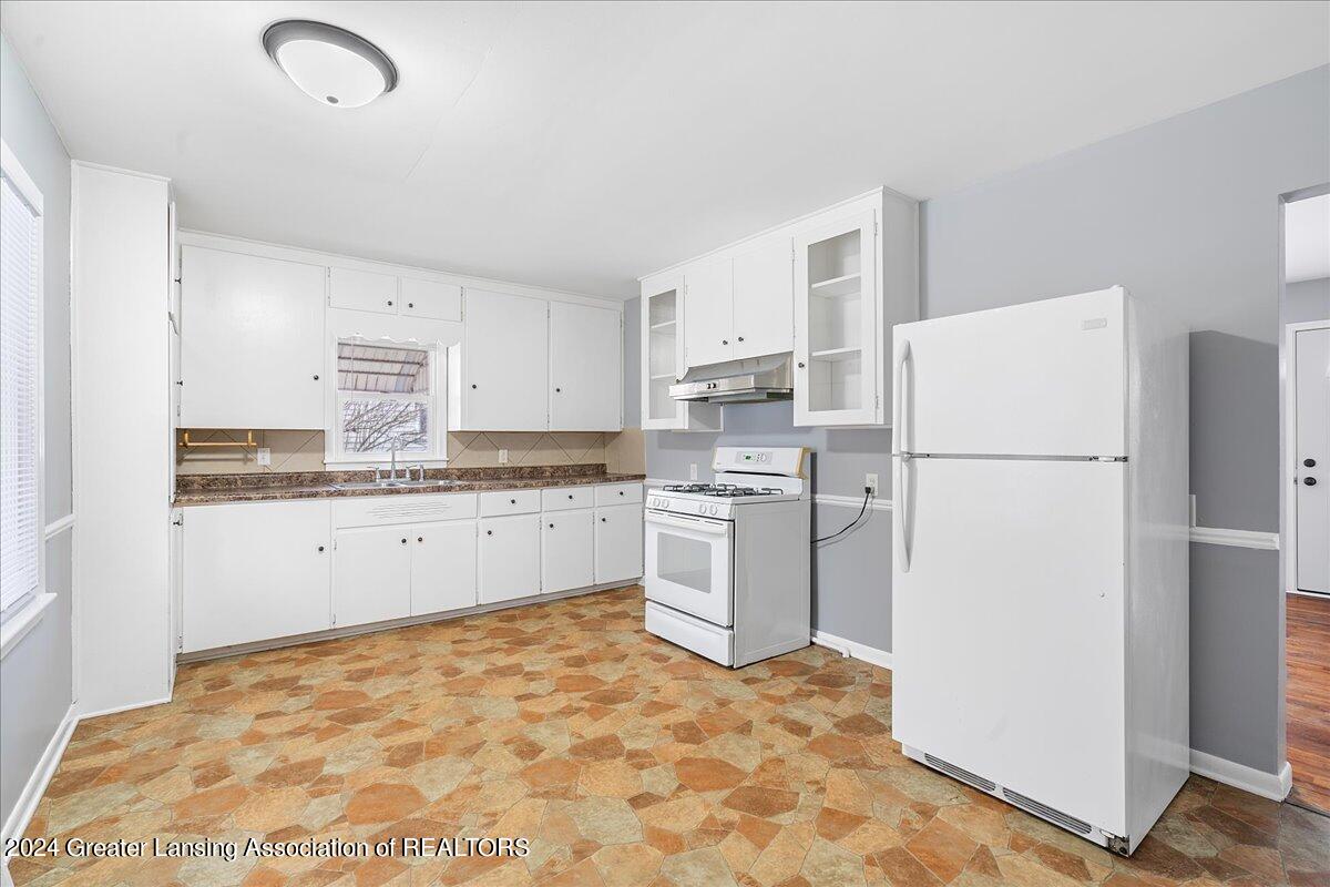 5824 Hughes Road Lansing, MI 48911 - Photo 17 of 28 16-Media Jett-16
