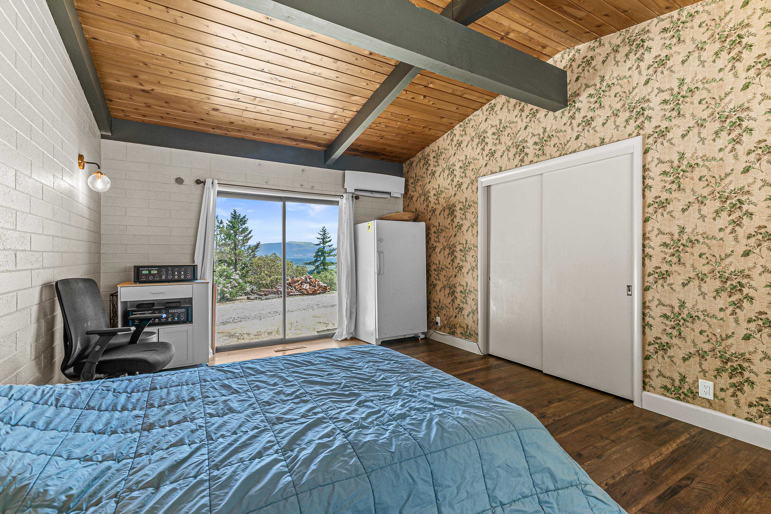2555 Old Military Road Central Point, OR 97502 - Photo 14 of 31 9R9A1901