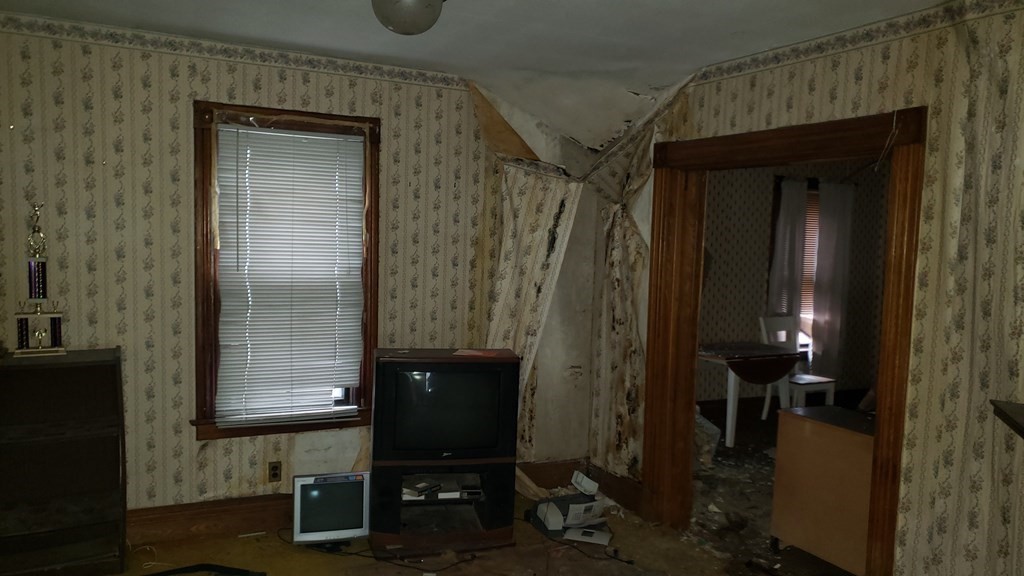 136 Bowles Street Springfield, MA 01109 - Photo 2 of 21 Gallery Image 2