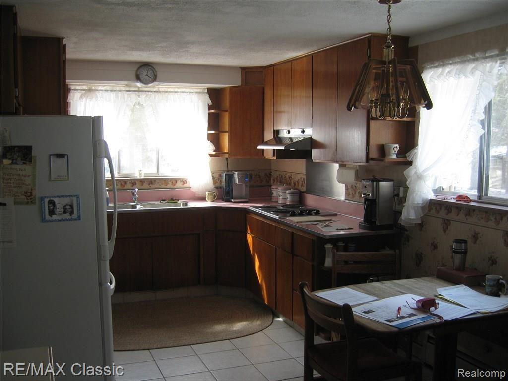 28075 Dixon Road Novi, MI 48377 - Photo 4 of 5 Pam_003.JPG
