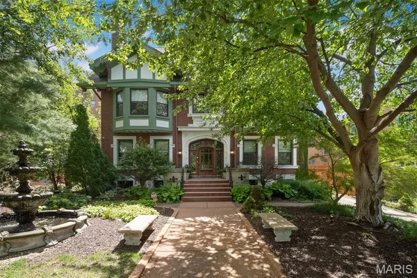 $1,195,000 | 3500 Russell Boulevard, St. Louis, MO 63104