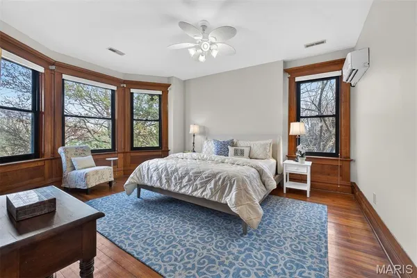 $1,195,000 | 3500 Russell Boulevard, St. Louis, MO 63104