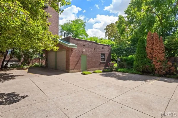 $1,195,000 | 3500 Russell Boulevard, St. Louis, MO 63104