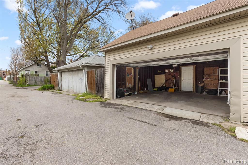 1347 Wayburn Street Grosse Pointe, MI 48230 - Photo 32 of 32