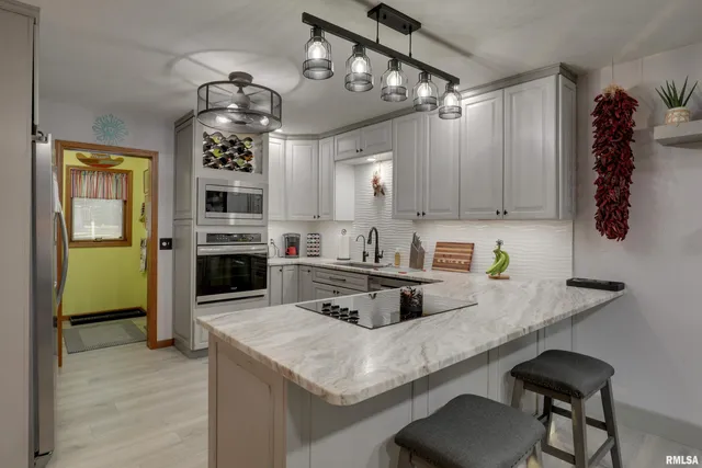 $625,000 | 8825 Lake Of The Woods Road, Fowler, IL 62338