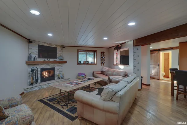 $625,000 | 8825 Lake Of The Woods Road, Fowler, IL 62338