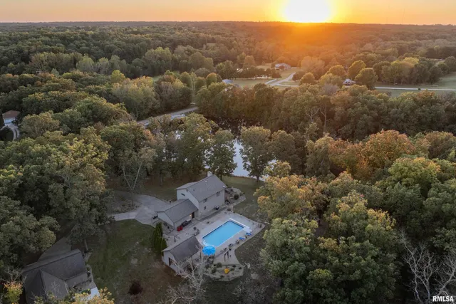 $625,000 | 8825 Lake Of The Woods Road, Fowler, IL 62338