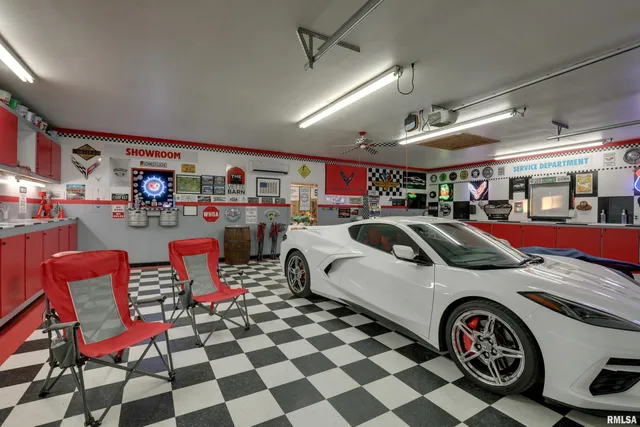 $625,000 | 8825 Lake Of The Woods Road, Fowler, IL 62338