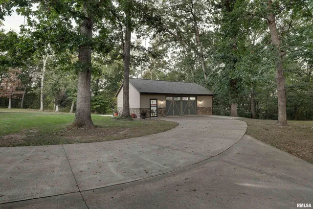 $625,000 | 8825 Lake Of The Woods Road, Fowler, IL 62338