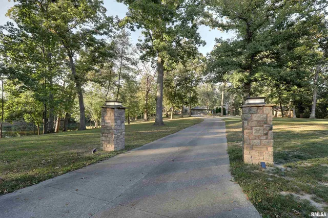 $625,000 | 8825 Lake Of The Woods Road, Fowler, IL 62338