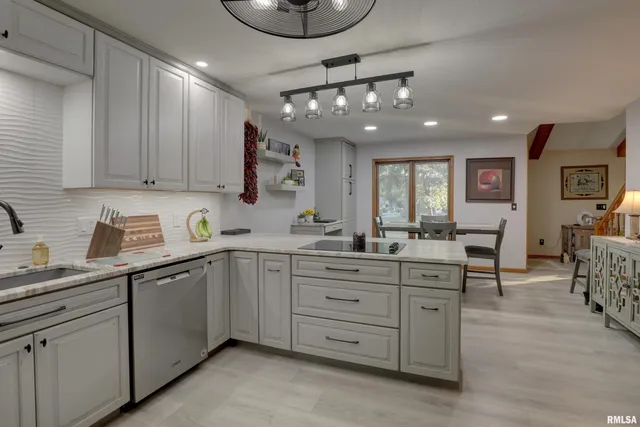 $625,000 | 8825 Lake Of The Woods Road, Fowler, IL 62338