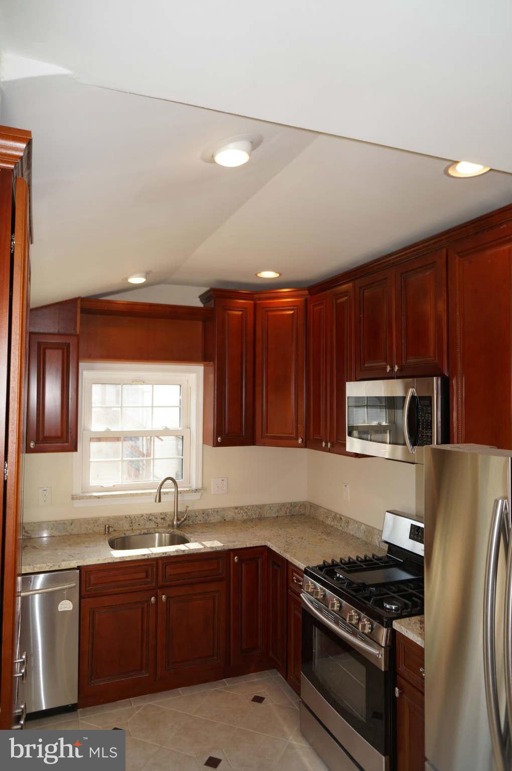 5506 Ivor Street Springfield, VA 22151 - Photo 8 of 27 Kitchen