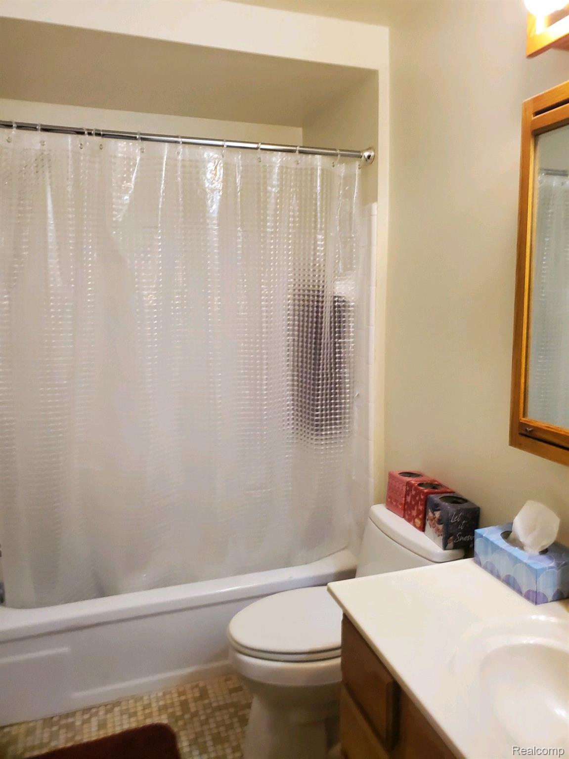 44057 Hanford Road Canton, MI 48187 - Photo 19 of 32 Full Bath