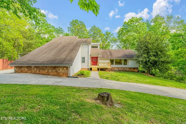 $549,900 | 200 Briarcliff Road, Sweetwater, TN 37874