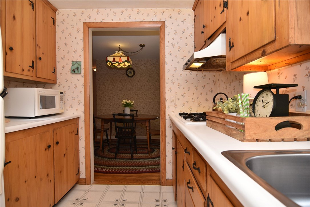 46 Longfellow Drive Warwick, RI 02818 - Photo 15 of 35