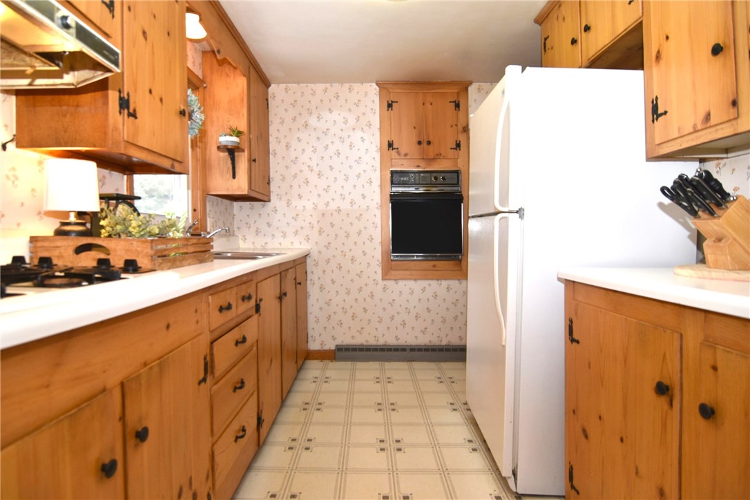 46 Longfellow Drive Warwick, RI 02818 - Photo 16 of 35