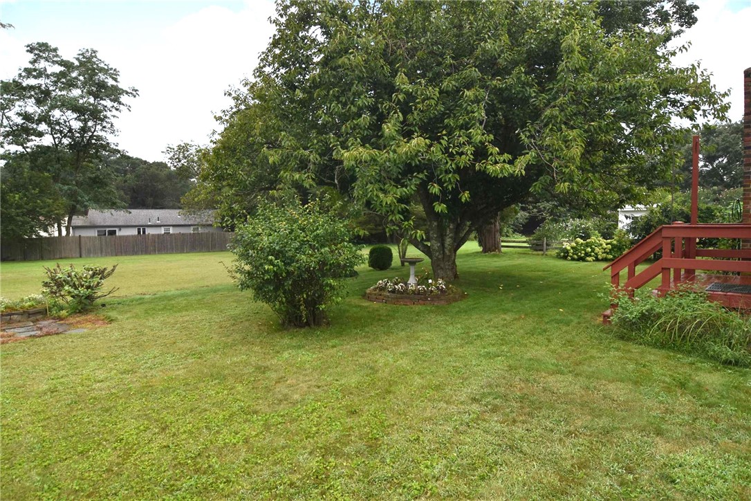 46 Longfellow Drive Warwick, RI 02818 - Photo 3 of 35