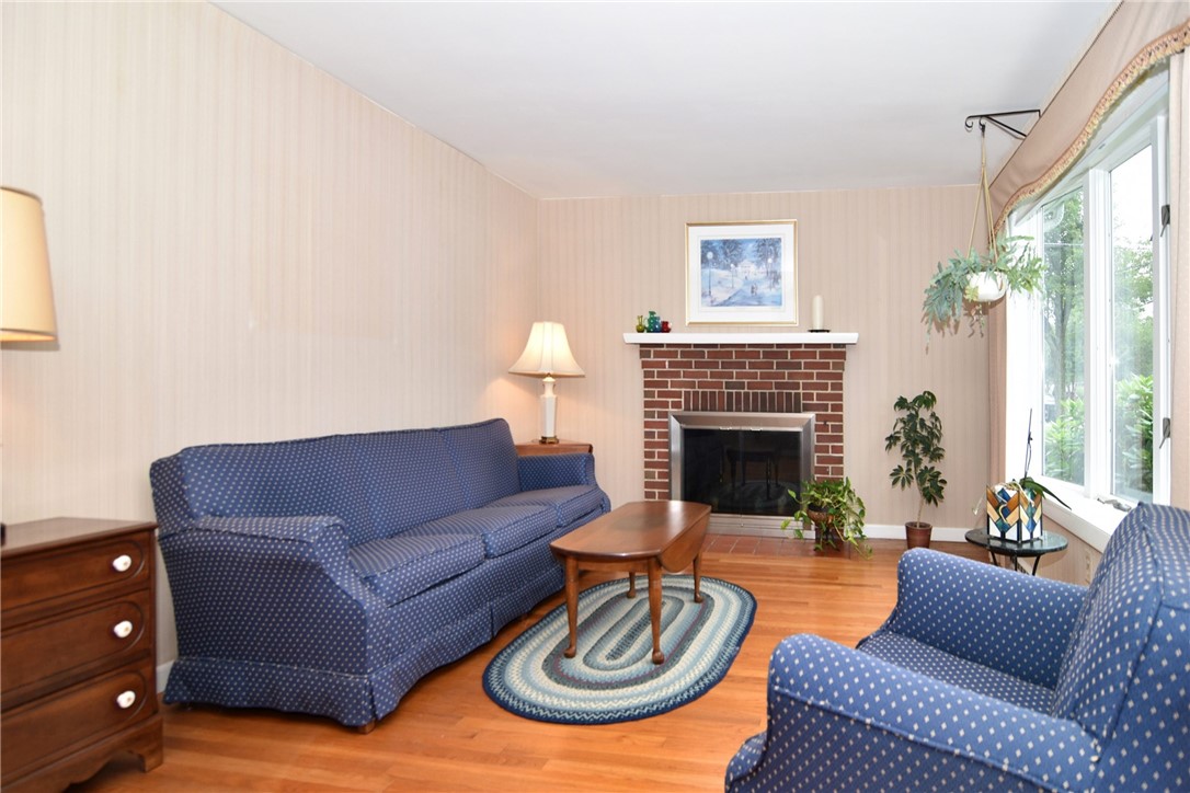 46 Longfellow Drive Warwick, RI 02818 - Photo 5 of 35