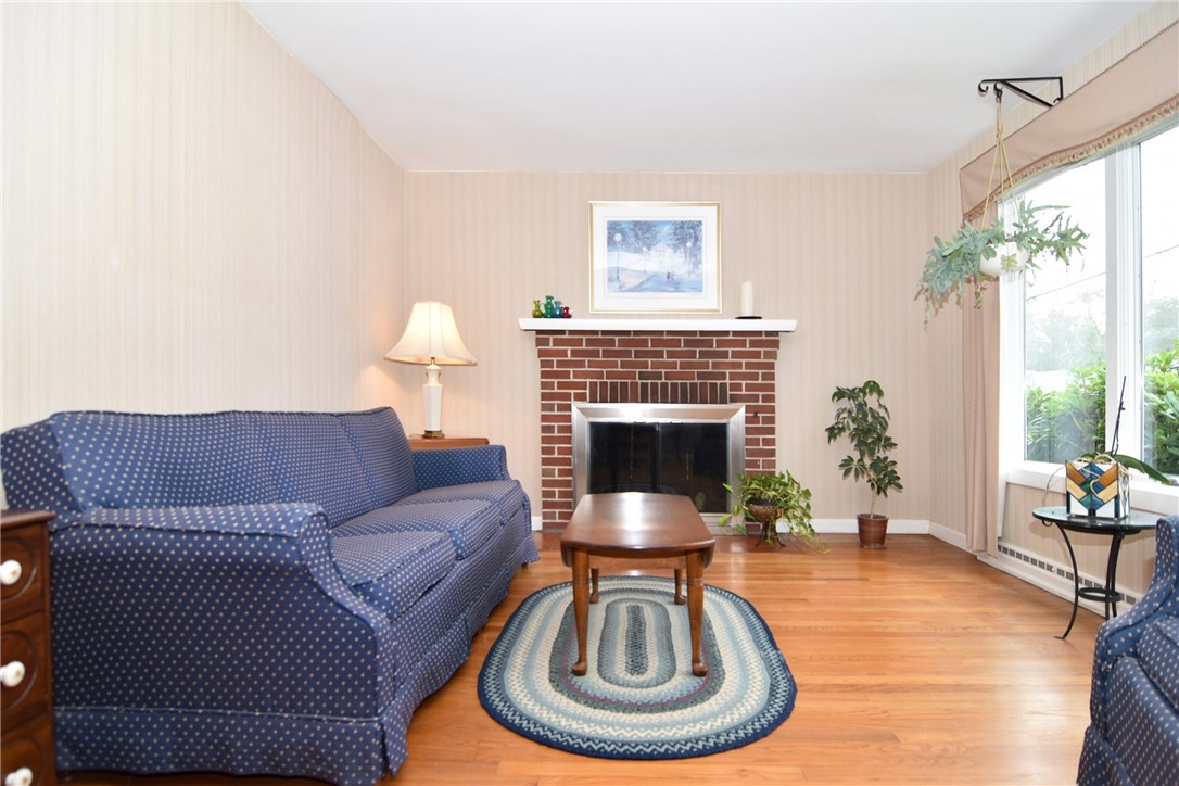 46 Longfellow Drive Warwick, RI 02818 - Photo 6 of 35