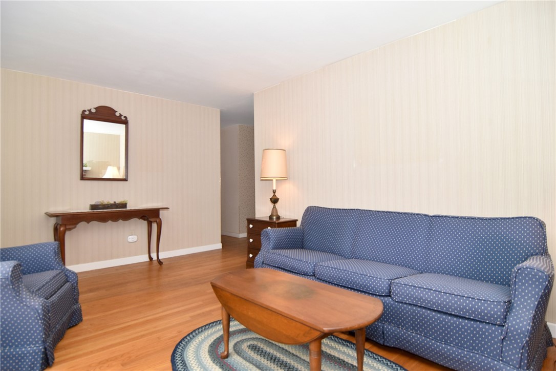 46 Longfellow Drive Warwick, RI 02818 - Photo 7 of 35