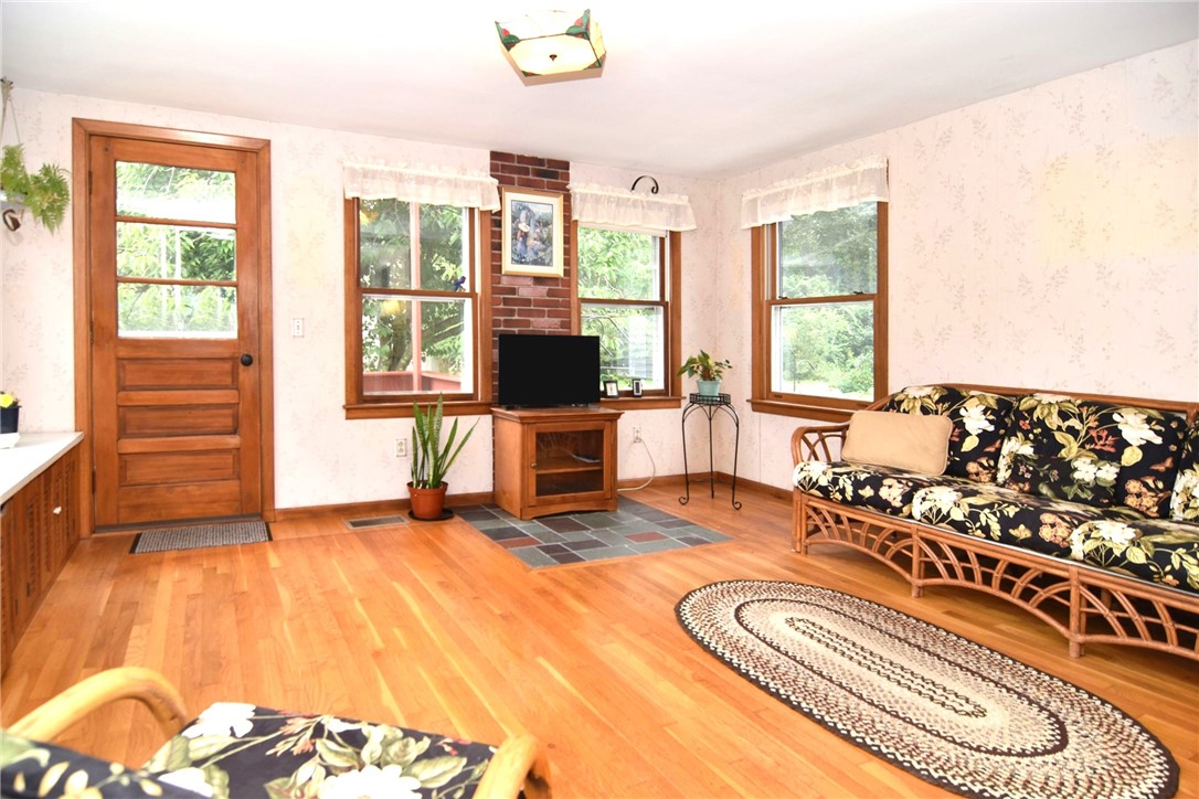46 Longfellow Drive Warwick, RI 02818 - Photo 9 of 35
