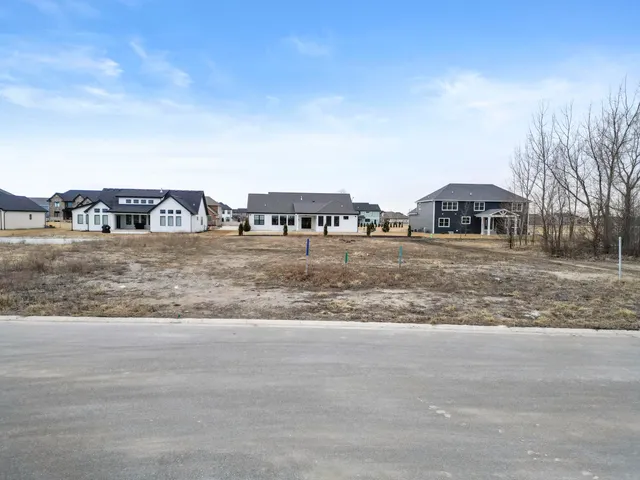 a view of a yard in front of the house