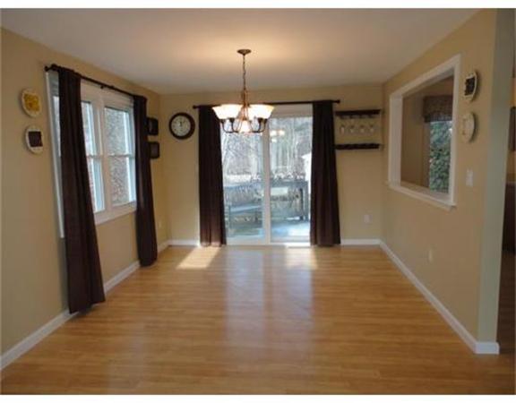 39 Santoro Road Worcester, MA 01606 - Photo 4 of 28 Gallery Image 4