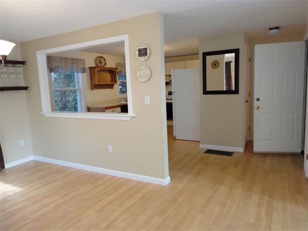 39 Santoro Road Worcester, MA 01606 - Photo 5 of 28 Gallery Image 5