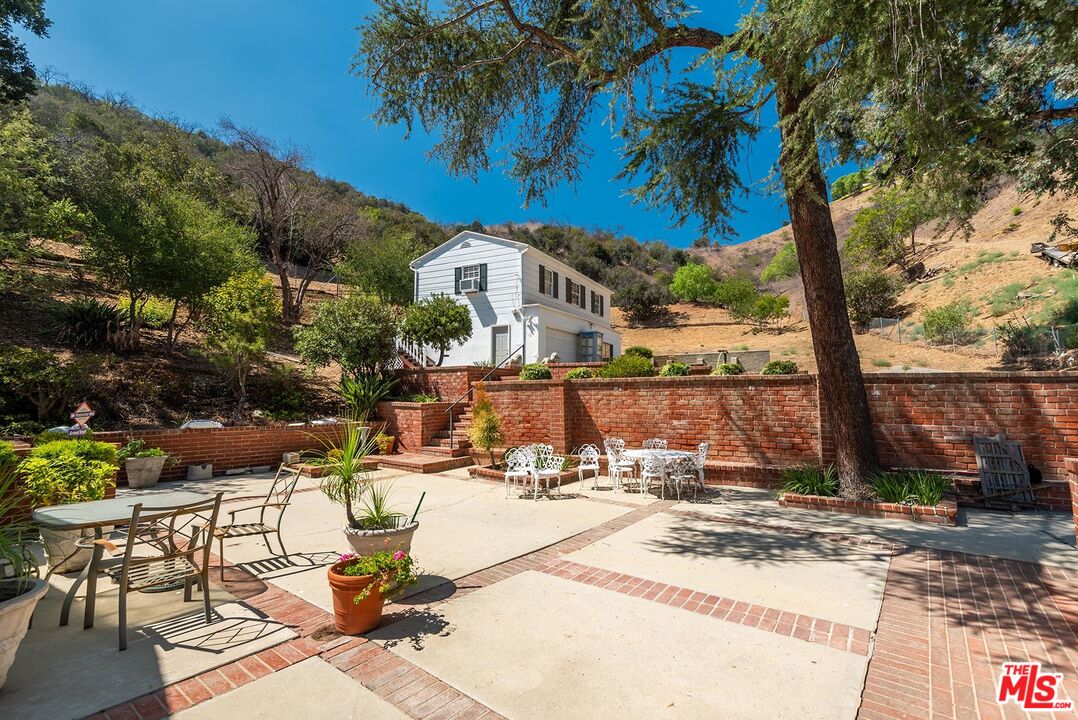 12334 Viewcrest Road Studio City, CA 91604 - Photo 11 of 21 Gallery Image 11