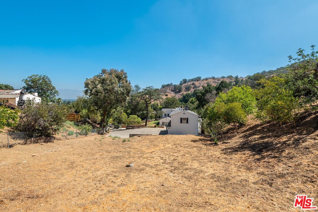 12334 Viewcrest Road Studio City, CA 91604 - Photo 12 of 21 Gallery Image 12