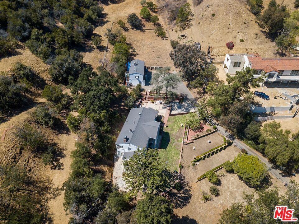 12334 Viewcrest Road Studio City, CA 91604 - Photo 15 of 21 Gallery Image 15