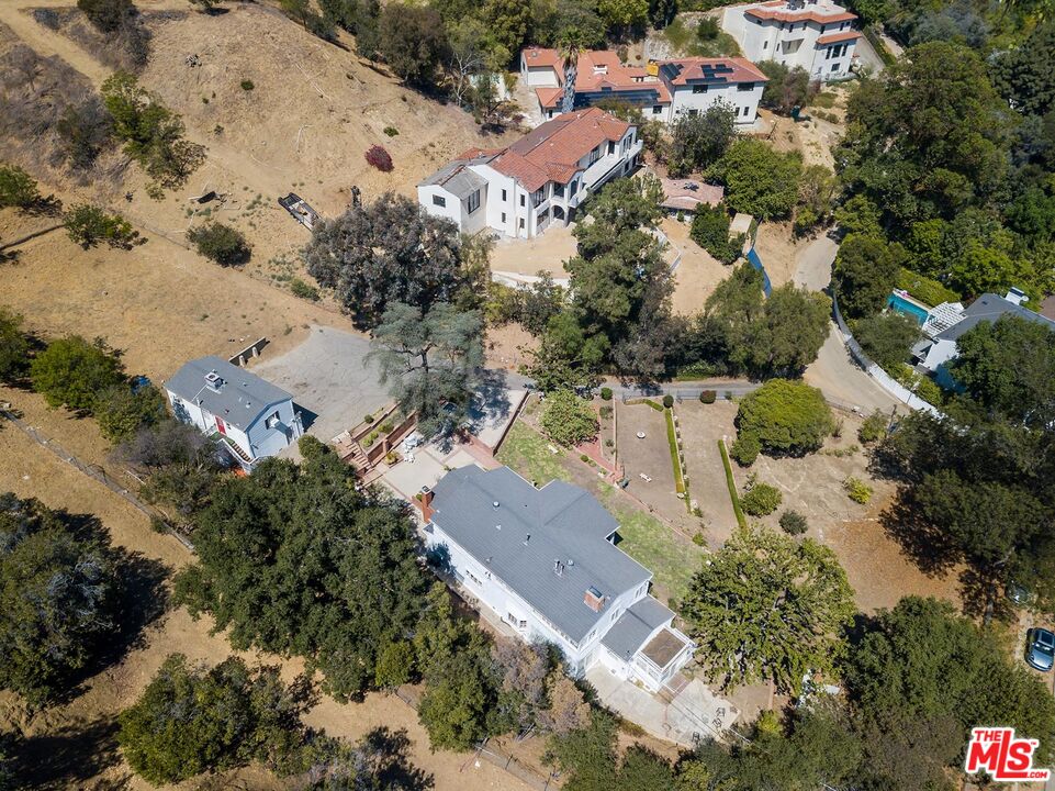 12334 Viewcrest Road Studio City, CA 91604 - Photo 17 of 21 Gallery Image 17