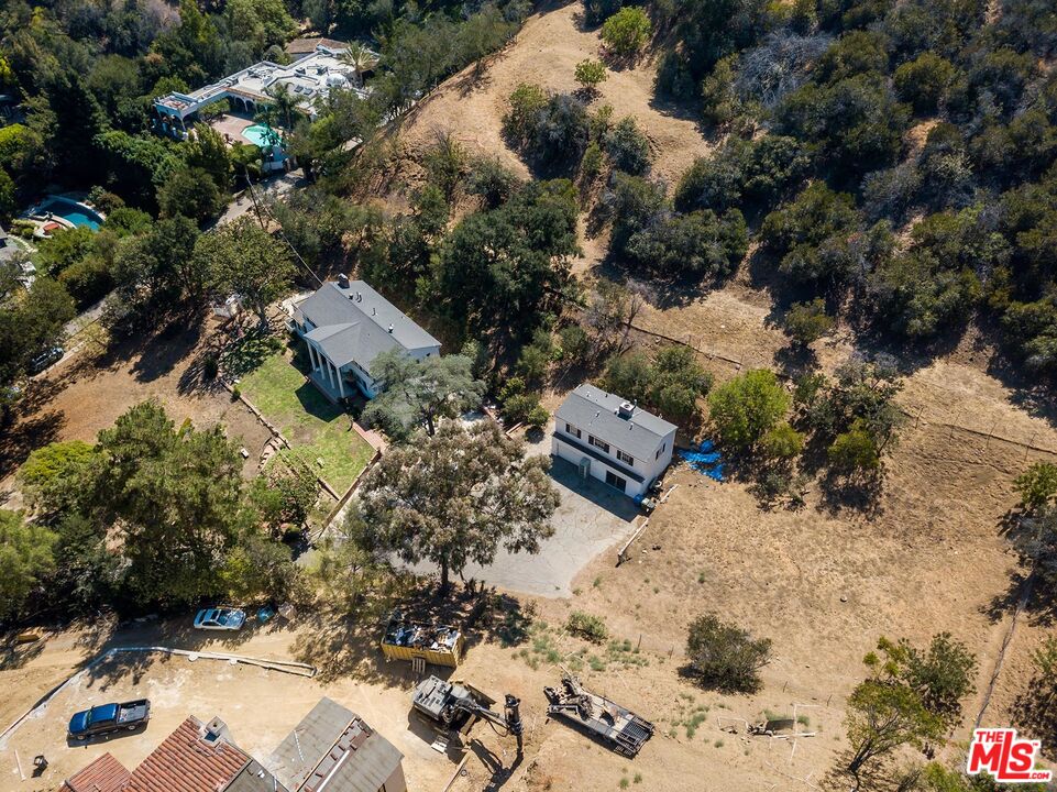 12334 Viewcrest Road Studio City, CA 91604 - Photo 18 of 21 Gallery Image 18