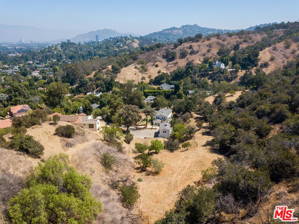 12334 Viewcrest Road Studio City, CA 91604 - Photo 19 of 21 Gallery Image 19
