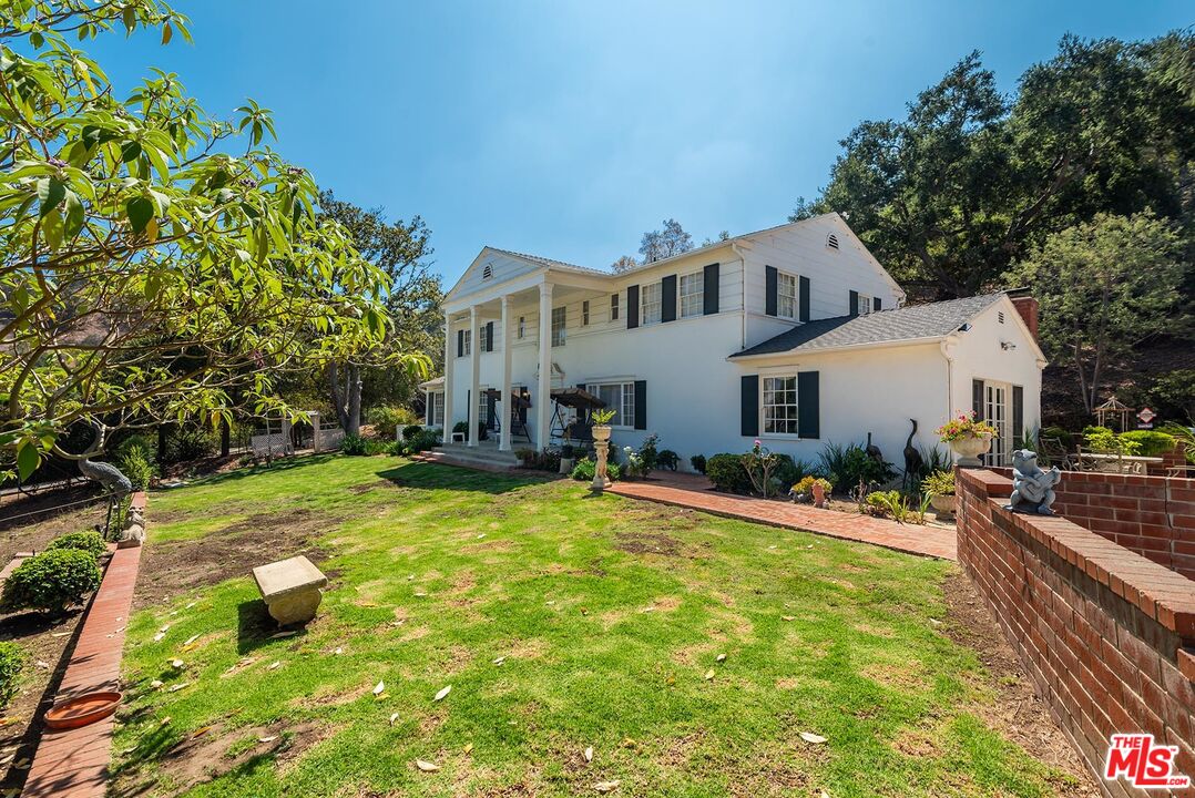 12334 Viewcrest Road Studio City, CA 91604 - Photo 9 of 21 Gallery Image 9