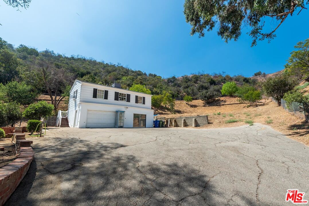 12334 Viewcrest Road Studio City, CA 91604 - Photo 10 of 21 Gallery Image 10