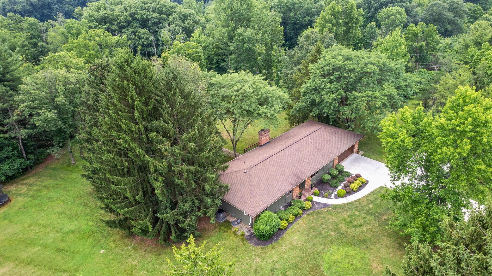 2125 Carriage Road Powell, OH 43065 - Photo 6 of 89 9-web-or-mls-DJI_0055